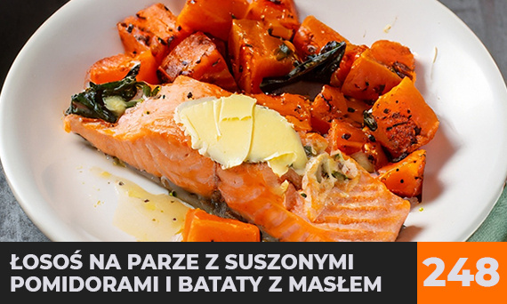 Łosoś na parze z suszonymi pomidorami i bataty z masłem