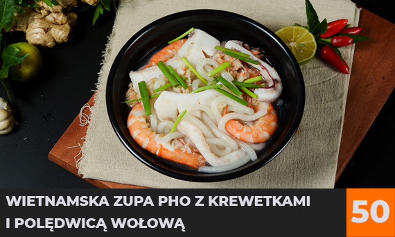 Wietnamska zupa Pho z krewetkami i polędwicą wołową