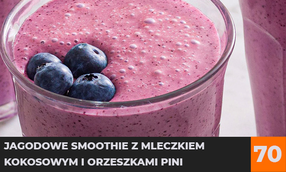 Jagodowe smoothie z mleczkiem kokosowym i orzeszkami pini