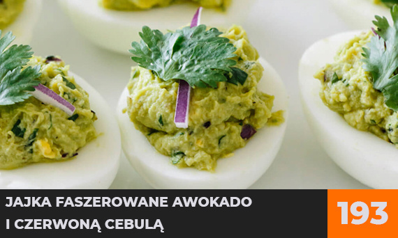 Jajka faszerowane awokado i czerwoną cebulą