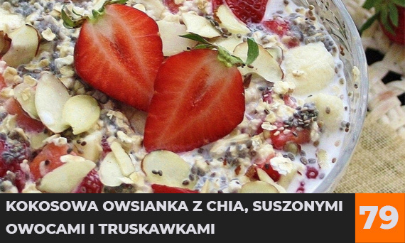 Kokosowa owsianka z chia, suszonymi owocami i truskawkami